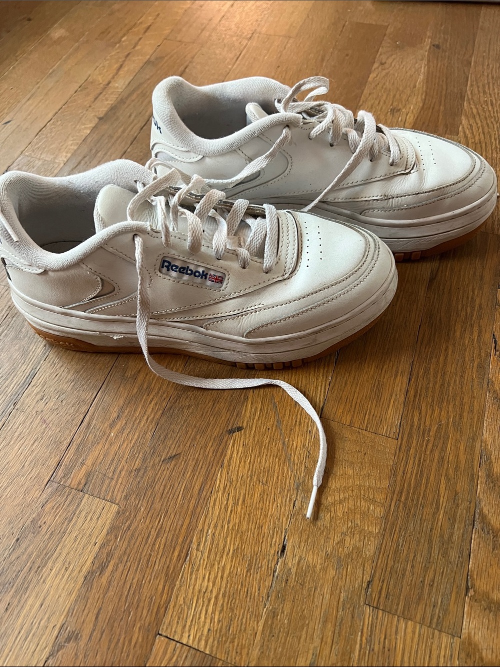 Reebok Classic White Leather Platform Sneakers with Gum Sole - worn! - 8